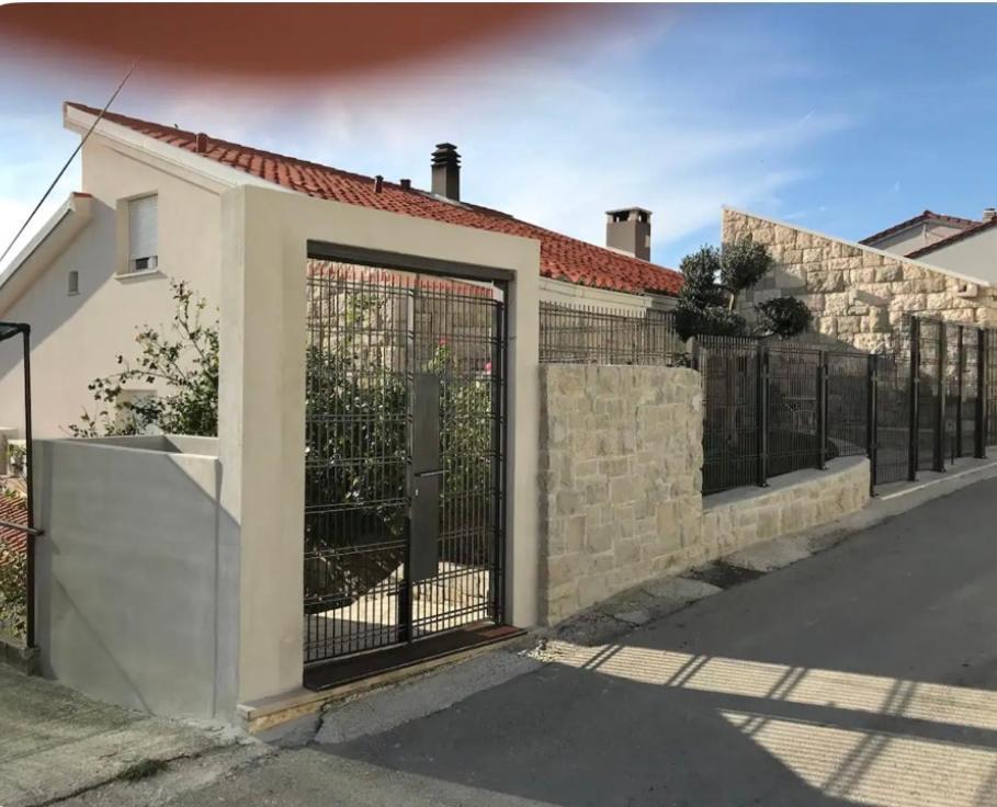 Romantic Stone- Studio apartman Omiš Esterno foto
