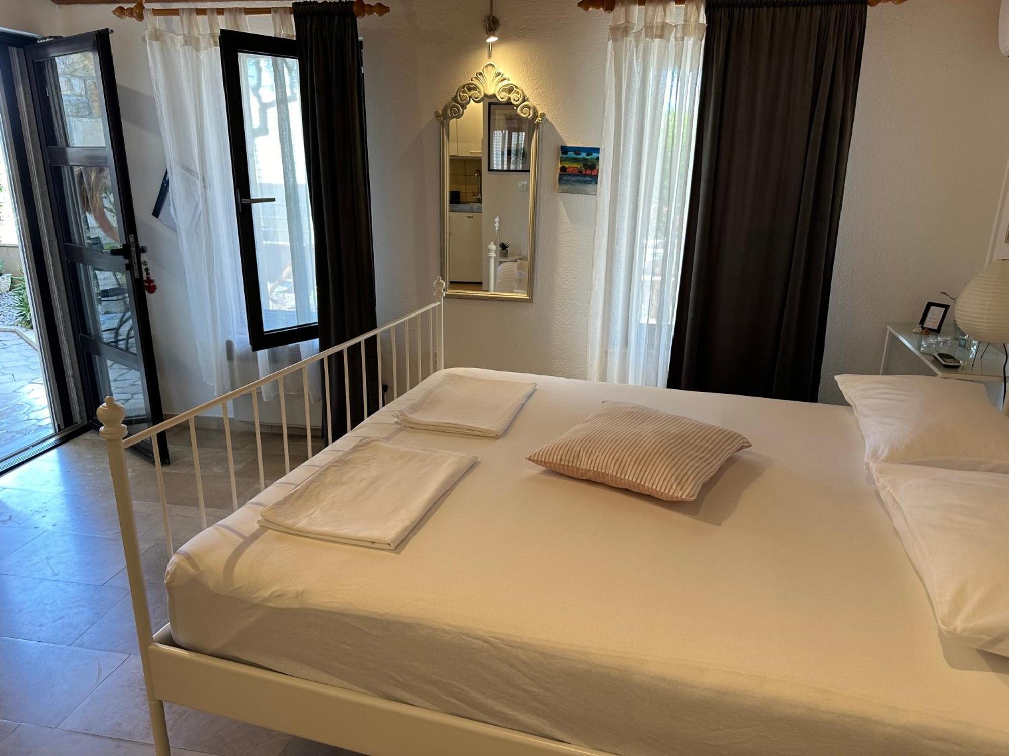 Romantic Stone- Studio apartman Omiš Esterno foto